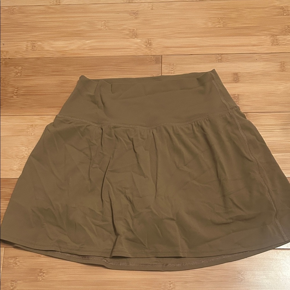 Lulemon size 6 skirt